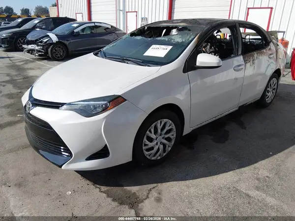 5YFBURHEXJP775480 2018 TOYOTA COROLLA - Image 2