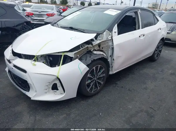 5YFBURHEXJP777861 2018 TOYOTA COROLLA - Image 2