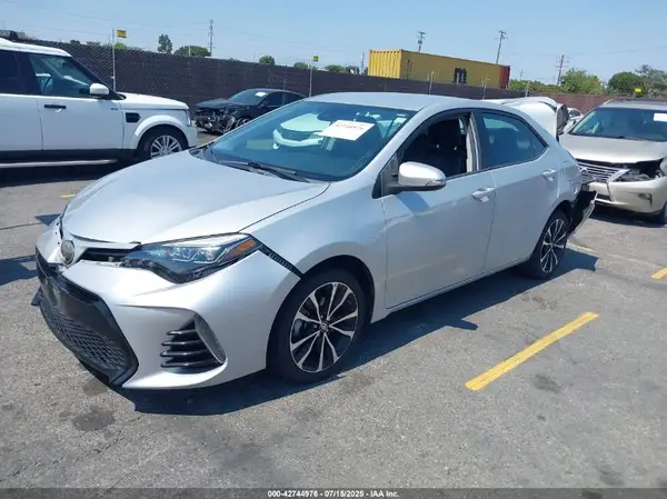 5YFBURHEXJP778587 2018 TOYOTA COROLLA - Image 2