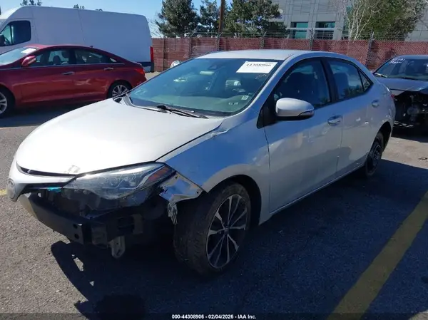 5YFBURHEXJP779108 2018 TOYOTA COROLLA - Image 2