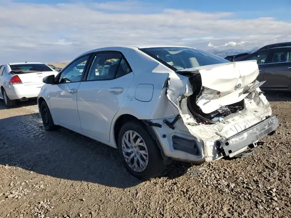 5YFBURHEXJP779366 2018 TOYOTA COROLLA - Image 2