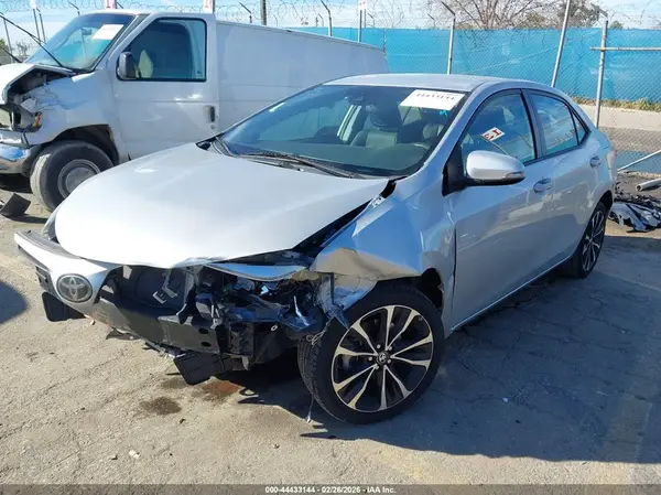 5YFBURHEXJP780713 2018 TOYOTA COROLLA - Image 2