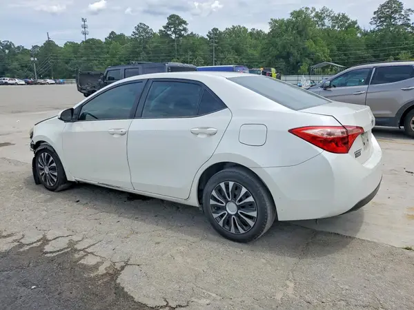 5YFBURHEXJP780873 2018 TOYOTA COROLLA - Image 2