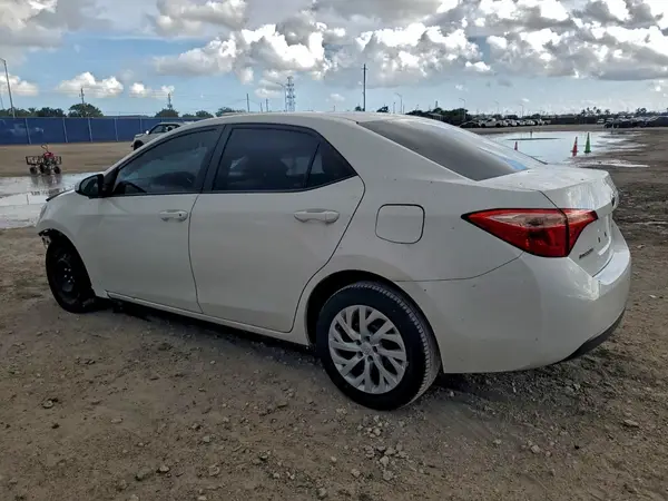 5YFBURHEXJP781165 2018 TOYOTA COROLLA - Image 2