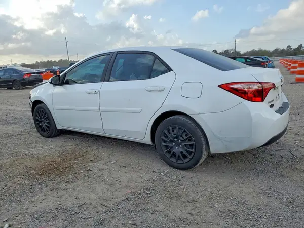 5YFBURHEXJP785538 2018 TOYOTA COROLLA - Image 2