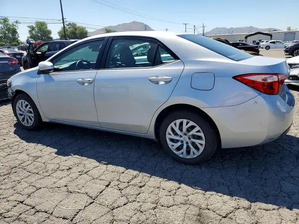 5YFBURHEXJP786026 2018 TOYOTA COROLLA - Image 2