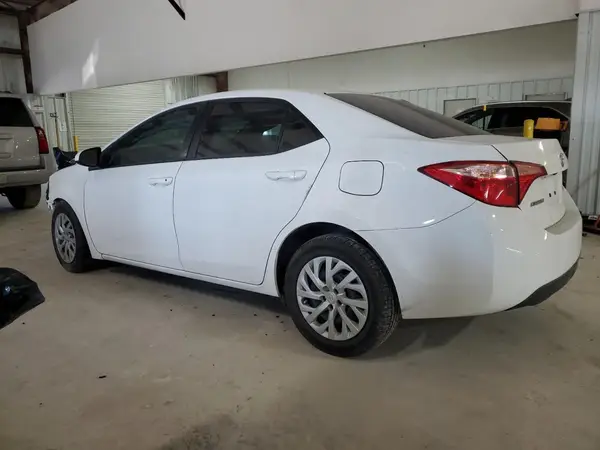 5YFBURHEXJP789007 2018 TOYOTA COROLLA - Image 2