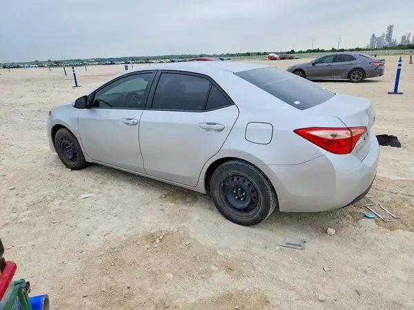5YFBURHEXJP789069 2018 TOYOTA COROLLA - Image 2