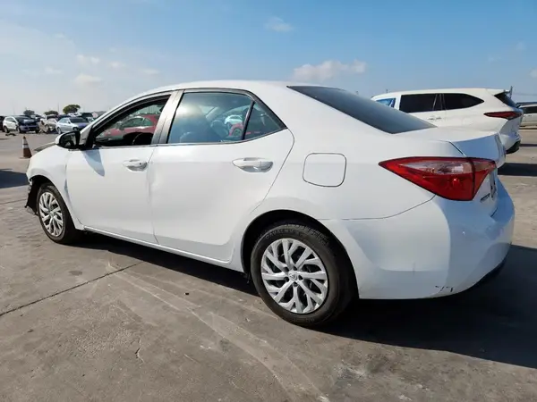 5YFBURHEXJP790691 2018 TOYOTA COROLLA - Image 2