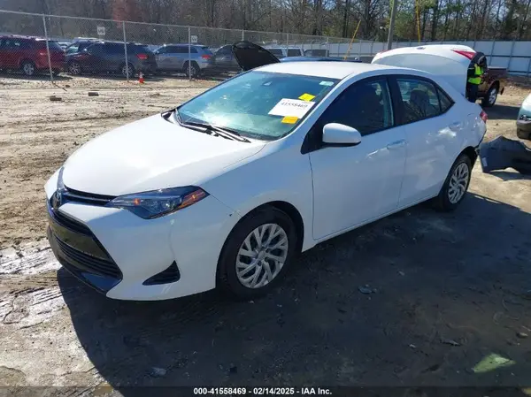 5YFBURHEXJP791470 2018 TOYOTA COROLLA - Image 2
