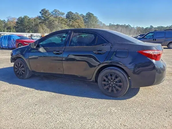5YFBURHEXJP792831 2018 TOYOTA COROLLA - Image 2