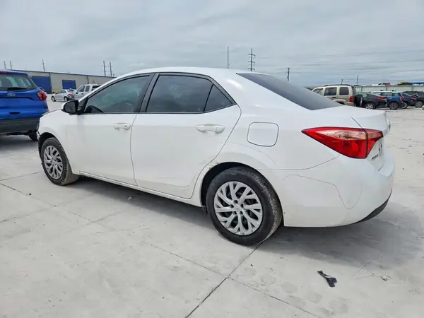5YFBURHEXJP792893 2018 TOYOTA COROLLA - Image 2