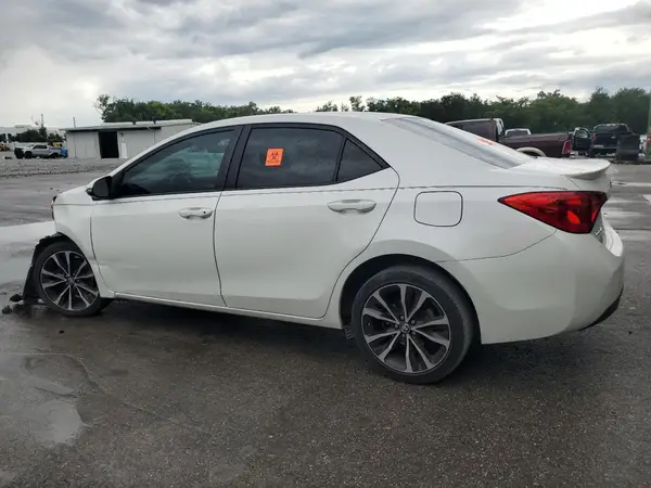 5YFBURHEXJP795339 2018 TOYOTA COROLLA - Image 2