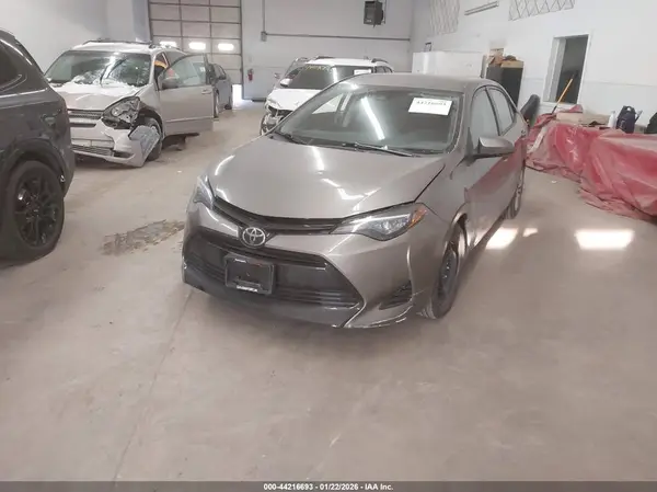 5YFBURHEXJP795521 2018 TOYOTA COROLLA - Image 2