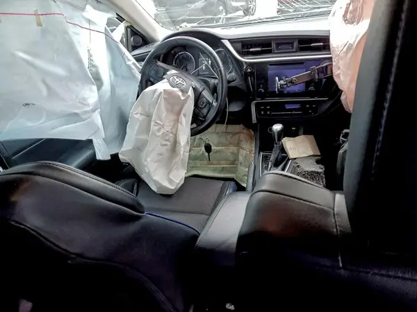 5YFBURHEXJP796362 2018 TOYOTA COROLLA - Image 8