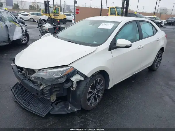 5YFBURHEXJP796734 2018 TOYOTA COROLLA - Image 2