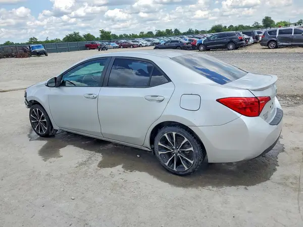 5YFBURHEXJP796930 2018 TOYOTA COROLLA - Image 2