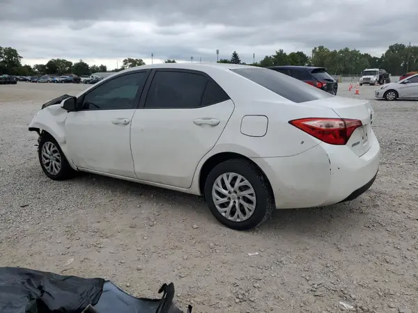 5YFBURHEXJP798550 2018 TOYOTA COROLLA - Image 2