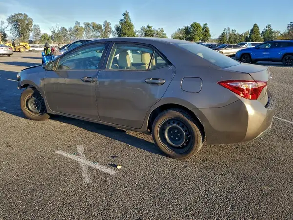 5YFBURHEXJP798712 2018 TOYOTA COROLLA - Image 2