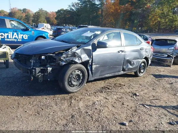 5YFBURHEXJP799715 2018 TOYOTA COROLLA - Image 2
