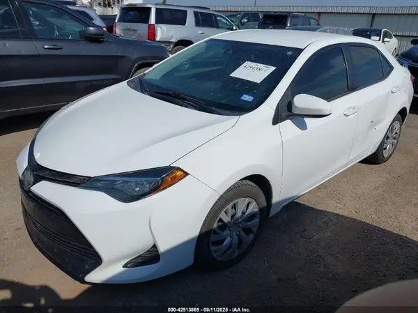 5YFBURHEXJP803357 2018 TOYOTA COROLLA - Image 2