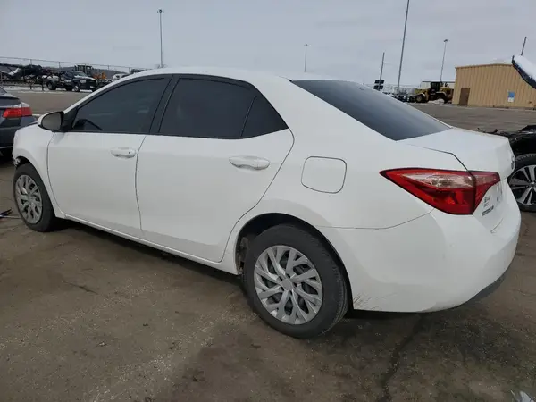 5YFBURHEXJP804427 2018 TOYOTA COROLLA - Image 2