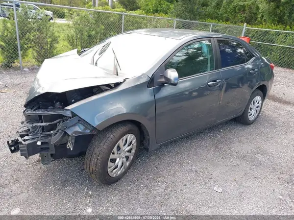 5YFBURHEXJP806484 2018 TOYOTA COROLLA - Image 2