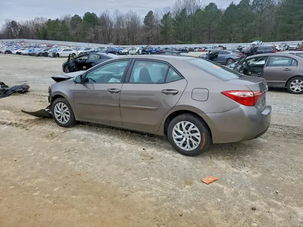 5YFBURHEXJP807165 2018 TOYOTA COROLLA - Image 2