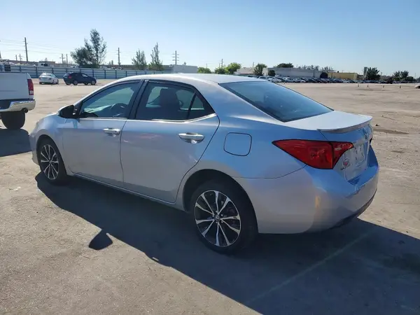 5YFBURHEXJP810048 2018 TOYOTA COROLLA - Image 2
