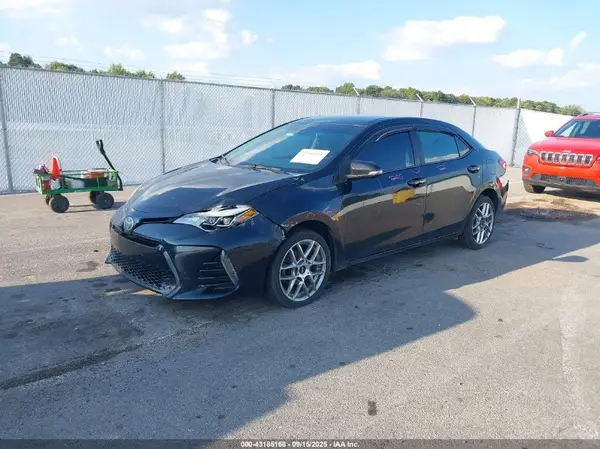5YFBURHEXJP810549 2018 TOYOTA COROLLA - Image 2