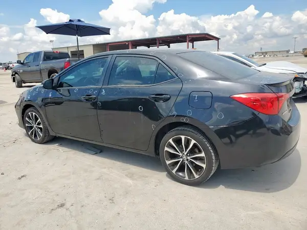 5YFBURHEXJP811023 2018 TOYOTA COROLLA - Image 2