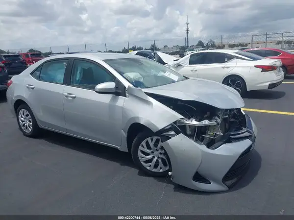 5YFBURHEXJP811345 2018 TOYOTA COROLLA - Image 1