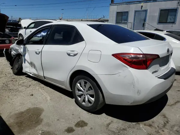 5YFBURHEXJP812415 2018 TOYOTA COROLLA - Image 2