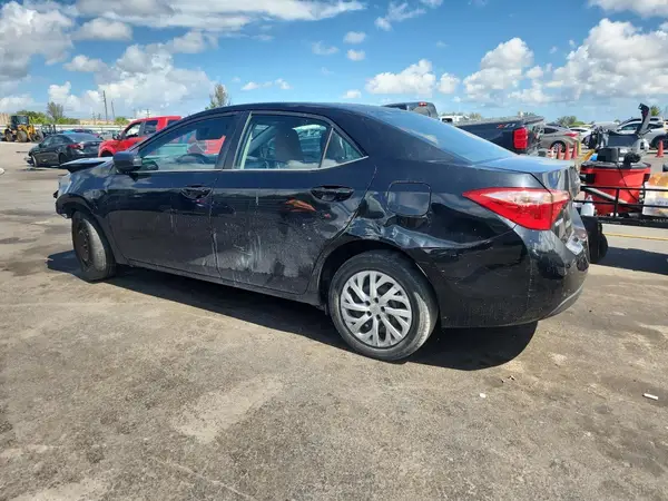 5YFBURHEXJP813614 2018 TOYOTA COROLLA - Image 2