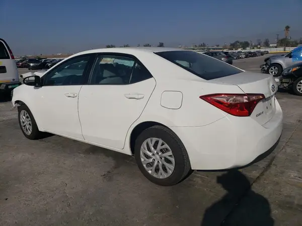 5YFBURHEXJP813726 2018 TOYOTA COROLLA - Image 2