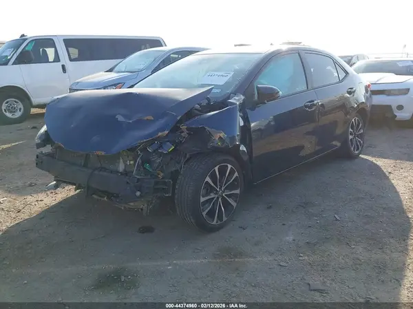 5YFBURHEXJP814486 2018 TOYOTA COROLLA - Image 2