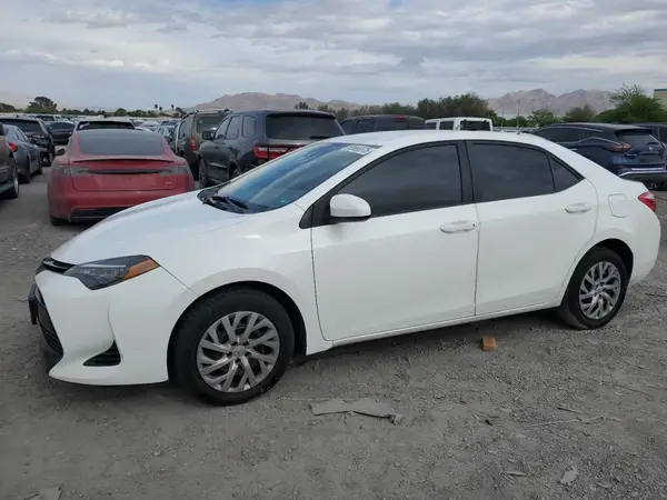 5YFBURHEXJP815282 2018 TOYOTA COROLLA - Image 1
