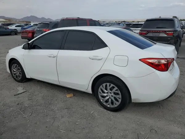 5YFBURHEXJP815282 2018 TOYOTA COROLLA - Image 2
