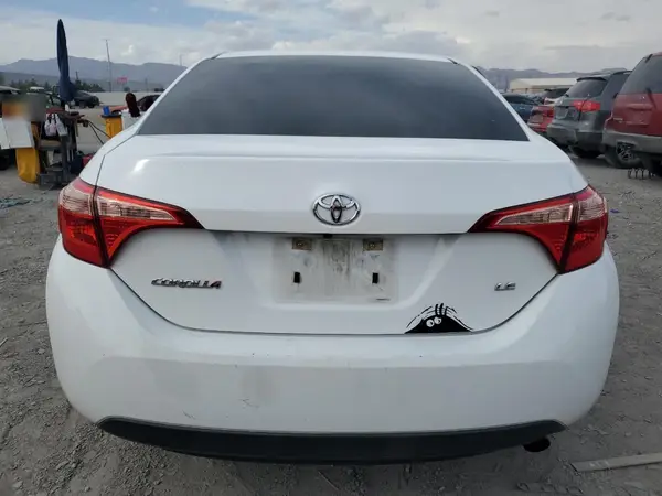 5YFBURHEXJP815282 2018 TOYOTA COROLLA - Image 8