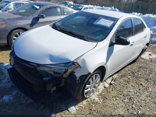 5YFBURHEXJP816531 2018 TOYOTA COROLLA - Image 2