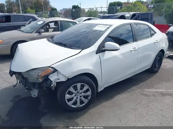 5YFBURHEXJP816917 2018 TOYOTA COROLLA - Image 2