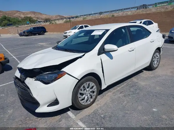 5YFBURHEXJP817730 2018 TOYOTA COROLLA - Image 2