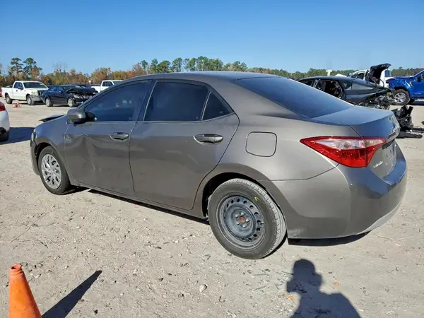 5YFBURHEXJP821891 2018 TOYOTA COROLLA - Image 2