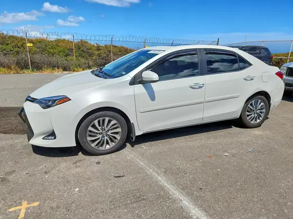 5YFBURHEXJP823043 2018 TOYOTA COROLLA - Image 1