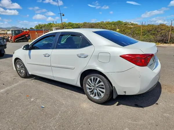 5YFBURHEXJP823043 2018 TOYOTA COROLLA - Image 2
