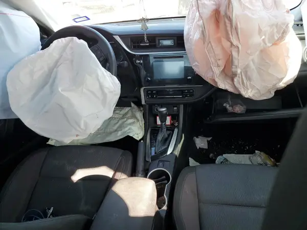 5YFBURHEXJP823169 2018 TOYOTA COROLLA - Image 8