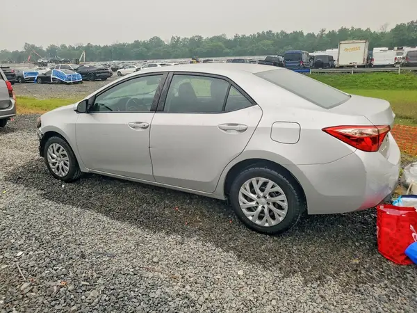 5YFBURHEXJP823317 2018 TOYOTA COROLLA - Image 2