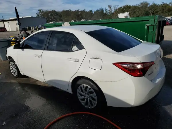 5YFBURHEXJP823494 2018 TOYOTA COROLLA - Image 2