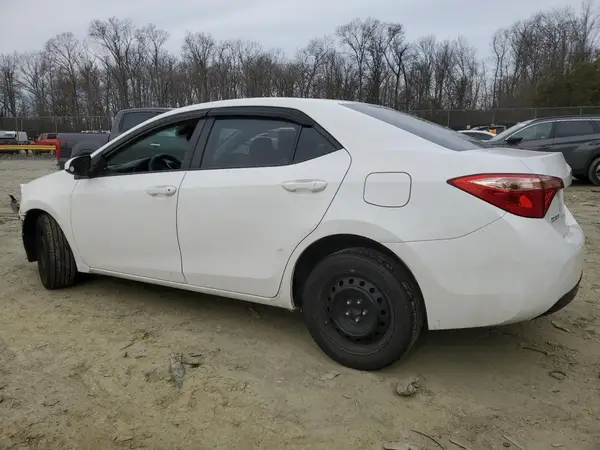 5YFBURHEXJP824001 2018 TOYOTA COROLLA - Image 2