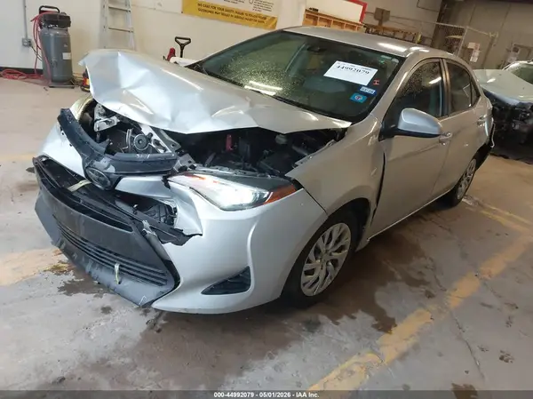 5YFBURHEXJP825732 2018 TOYOTA COROLLA - Image 2